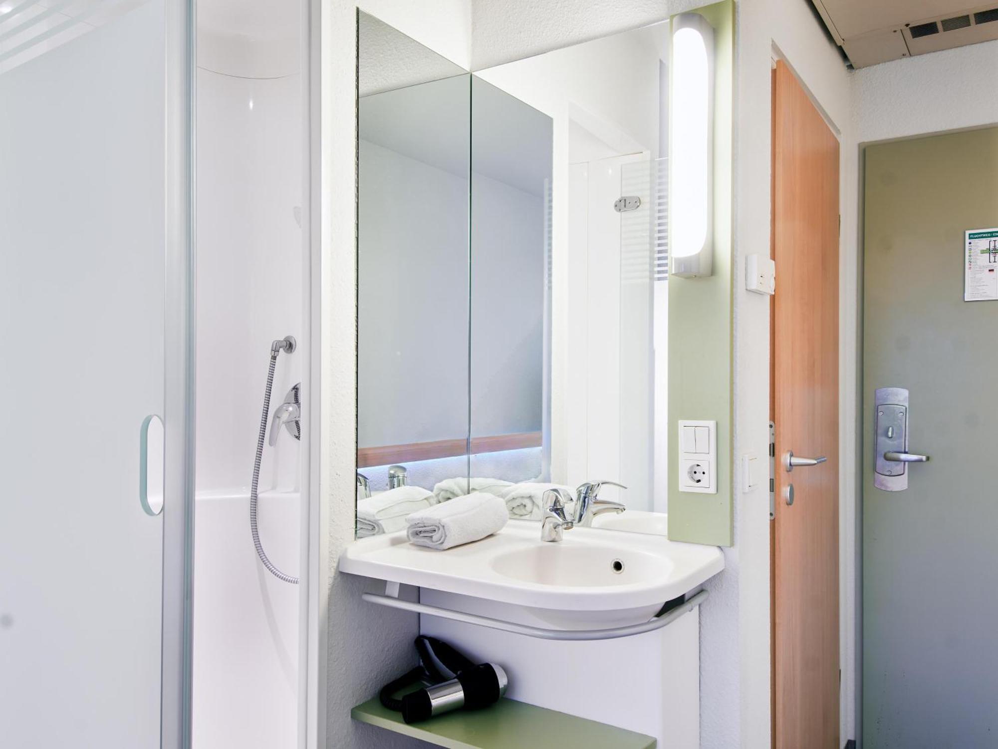 B&B Hotel Hannover-Laatzen ภายนอก รูปภาพ