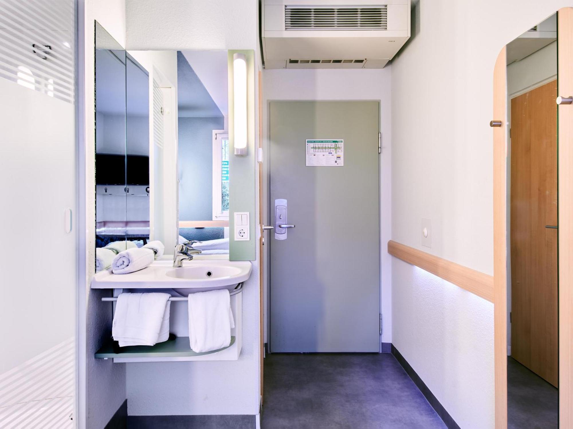 B&B Hotel Hannover-Laatzen ภายนอก รูปภาพ